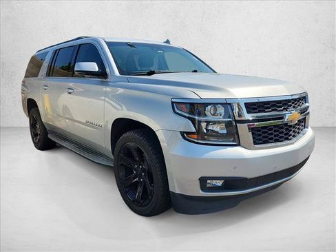 Used 2020 Chevrolet Suburban LT RWD image 17