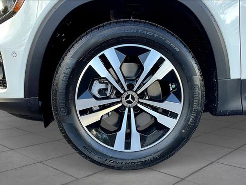Used 2025 Mercedes-Benz GLB 250 image 11