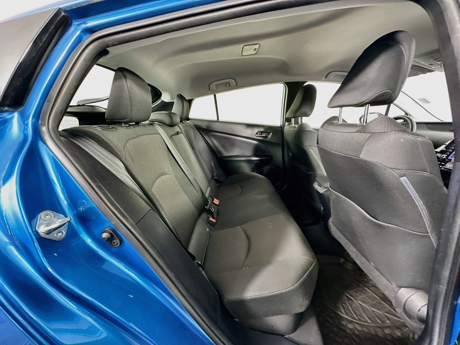 Used 2021 Toyota Prius LE AWD/4WD image 26