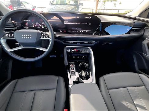 Used 2025 Audi Q5 Premium Plus w/ Premium Plus image 14