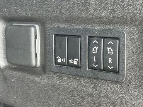 Used 2021 Chevrolet Tahoe Premier AWD/4WD image 10