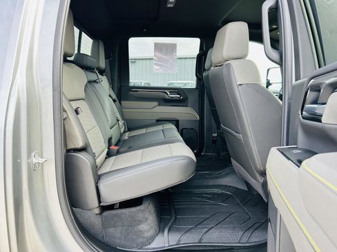 Used 2025 Chevrolet Silverado 2500 ZR2 image 33