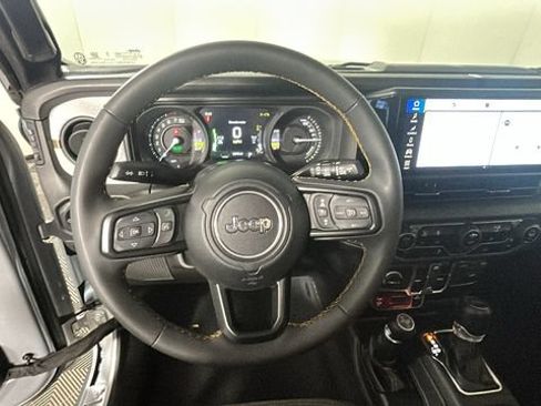 Used 2024 Jeep Wrangler Unlimited AWD/4WD image 13