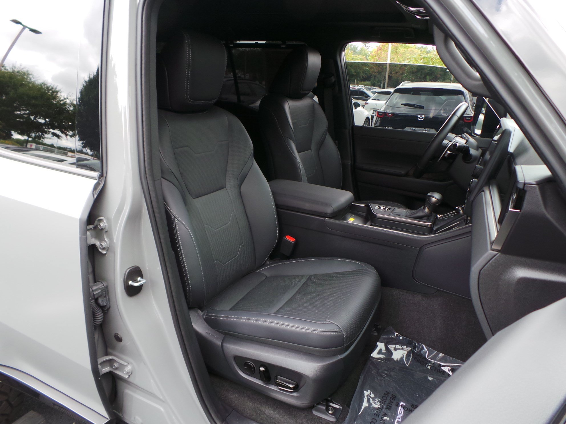 Used 2025 Lexus GX 550 w/ Accessory Package (2T) AWD/4WD image 24