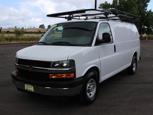 Used 2021 Chevrolet Express 3500 w/ Driver Convenience Package RWD image 2