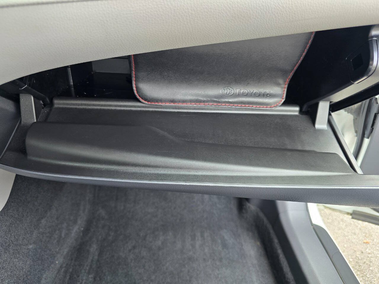 Used 2018 Toyota Camry LE w/ Convenience Package FWD image 32