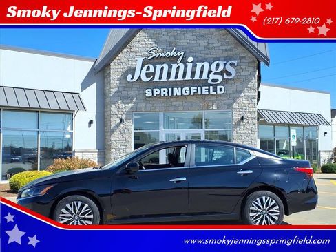 Used 2024 Nissan Altima 2.5 SV w/ SV Premium Package image 1
