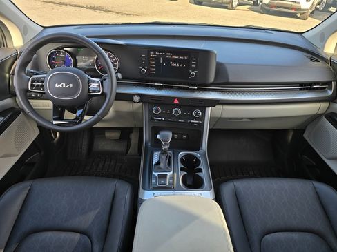 Used 2024 Kia Carnival LX image 5