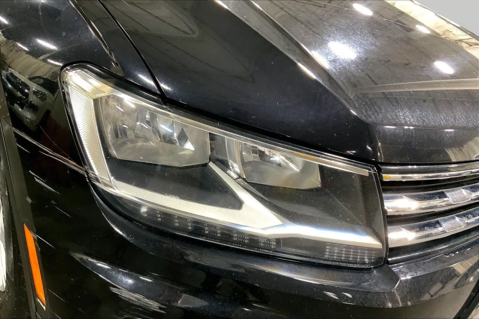 Used 2018 Volkswagen Tiguan S w/ 3rd Row Seat Package AWD/4WD image 28
