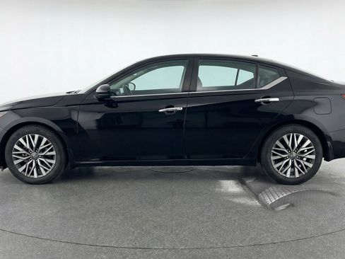Used 2025 Nissan Altima 2.5 SV image 5