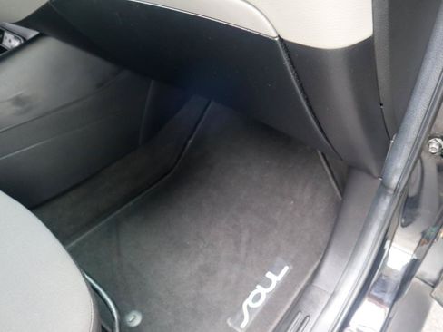 Used 2018 Kia Soul FWD image 34
