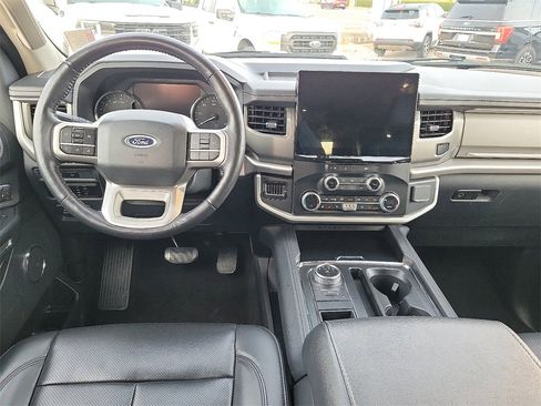 Used 2024 Ford Expedition Max XLT image 11