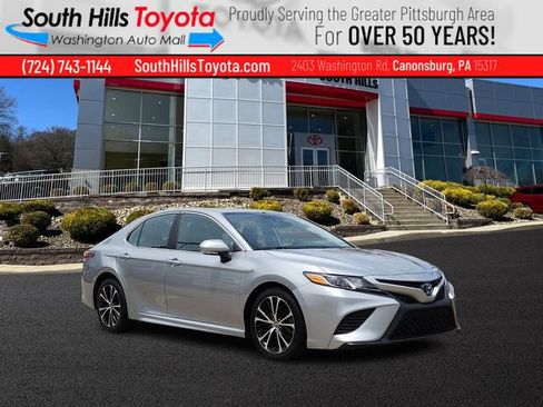 Used 2020 Toyota Camry SE w/ Sunroof Package FWD image 1