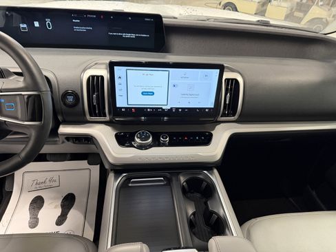 Used 2025 Ford Expedition Active image 4