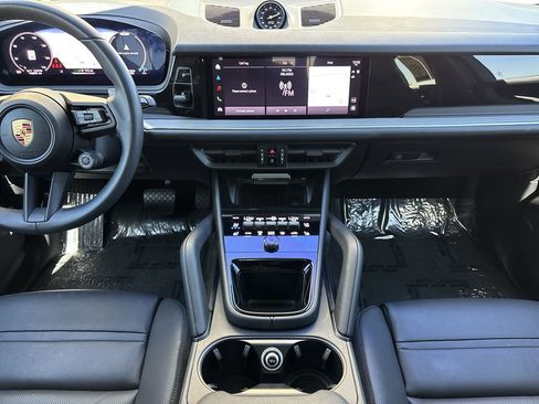 Used 2025 Porsche Cayenne E-Hybrid Coupe image 15