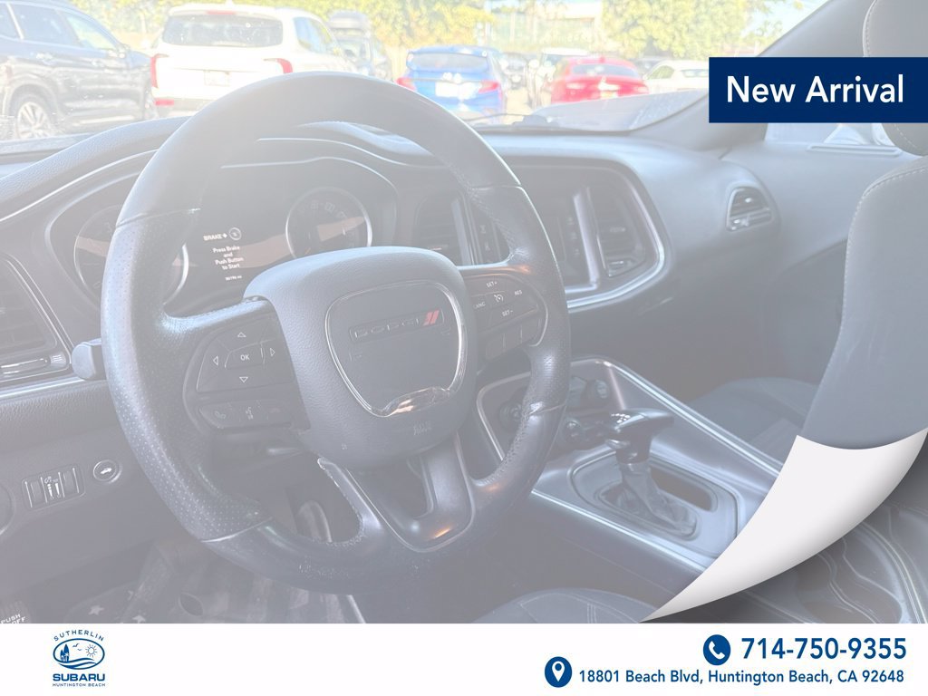 Used 2016 Dodge Challenger SXT RWD image 3