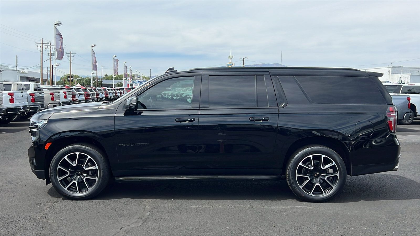 Used 2024 Chevrolet Suburban RST w/ Sport Performance Package AWD/4WD image 8