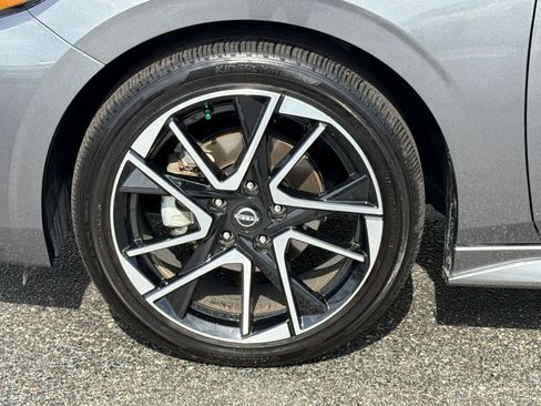 Used 2025 Nissan Sentra SR FWD image 12