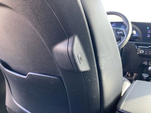 Used 2023 Kia Niro EX image 23