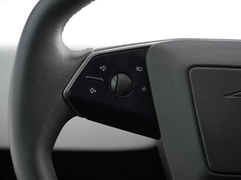 Used 2024 Tesla Cybertruck AWD Crew Cab image 21