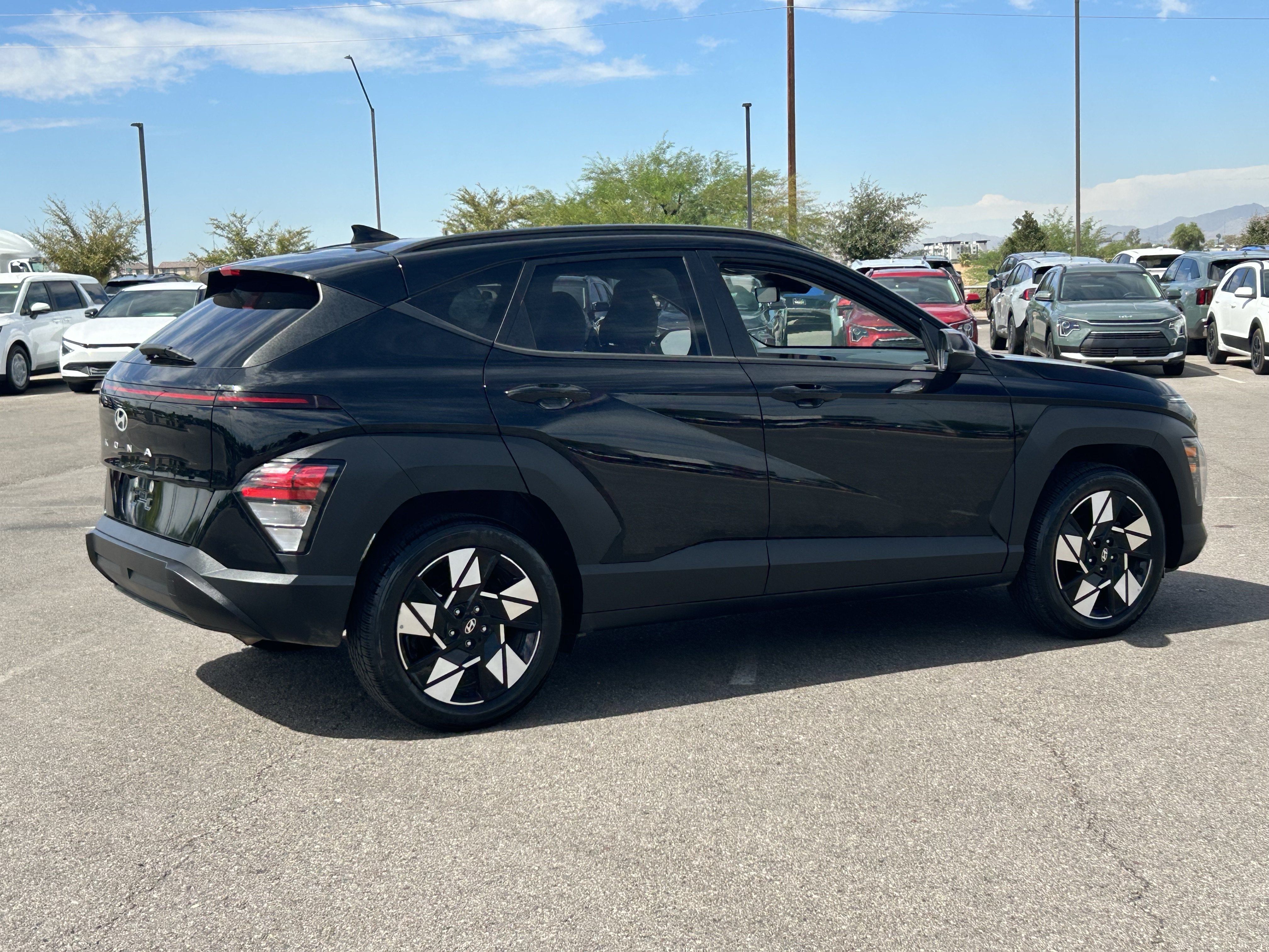 Used 2025 Hyundai Kona SEL FWD image 5