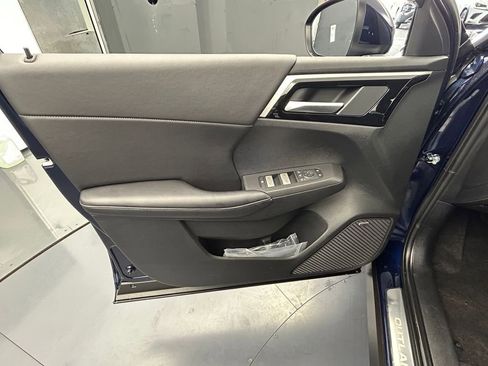 New 2026 Mitsubishi Outlander SE image 13