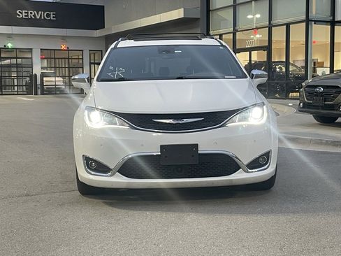 Used 2020 Chrysler Pacifica Limited w/ Tire & Wheel Group image 2