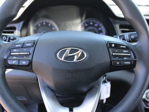 Used 2020 Hyundai Elantra SE w/ Cargo Package (C1) FWD image 16
