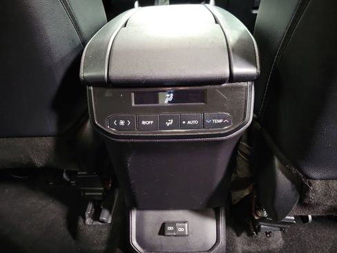 Used 2024 Toyota Highlander XLE image 29