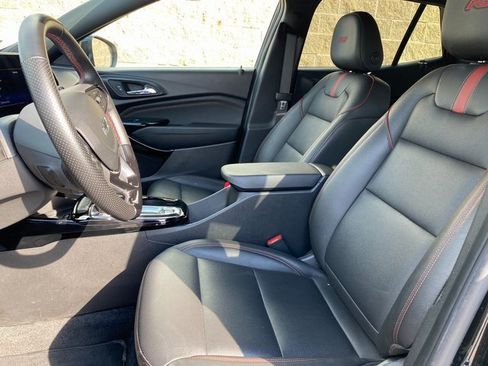 Used 2024 Chevrolet Trax RS w/ Sunroof Package image 14