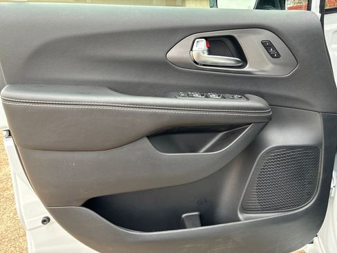 New 2026 Chrysler Pacifica Select w/ S Appearance Package FWD image 11
