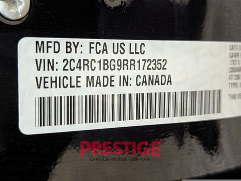 Used 2024 Chrysler Pacifica Touring-L image 35