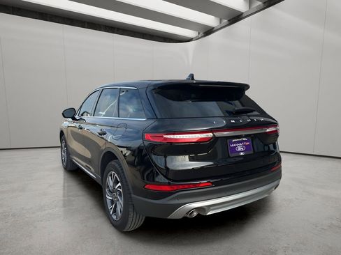 Used 2025 Lincoln Corsair AWD image 3