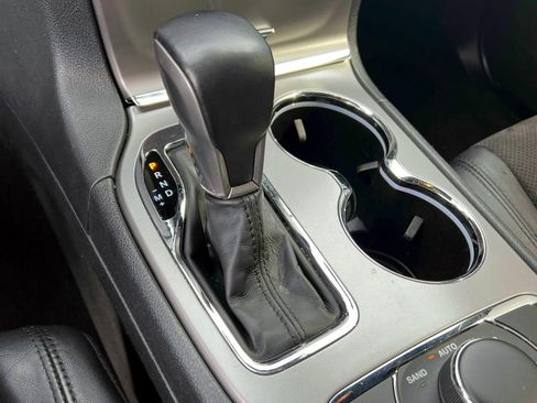 Used 2022 Jeep Grand Cherokee Laredo X image 25