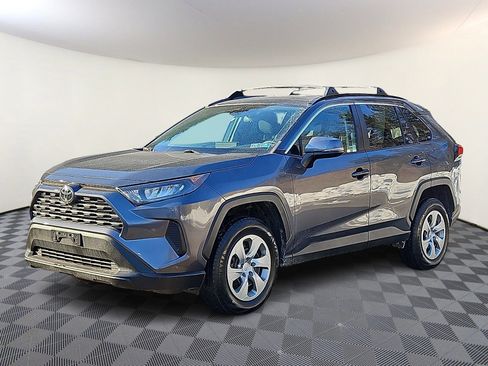 Used 2021 Toyota RAV4 LE image 3