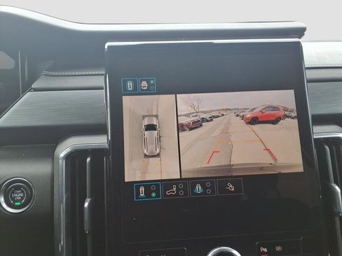 Used 2024 GMC Acadia Elevation image 19