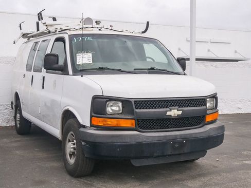 Used 2013 Chevrolet Express 2500 RWD image 3