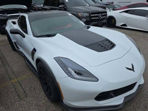 Used 2015 Chevrolet Corvette Z06 w/ 3LZ Preferred Equipment Group RWD image 2