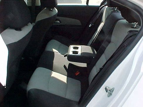 Used 2013 Chevrolet Cruze LS FWD image 12