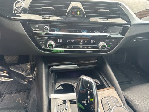 Used 2020 BMW 540i w/ Premium Package RWD image 40