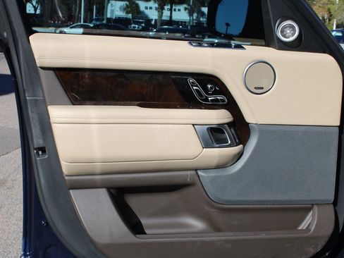 Used 2022 Land Rover Range Rover P525 Westminster Edition image 11