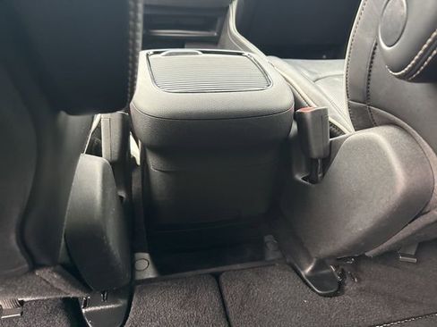 Used 2025 Chrysler Pacifica Limited image 22