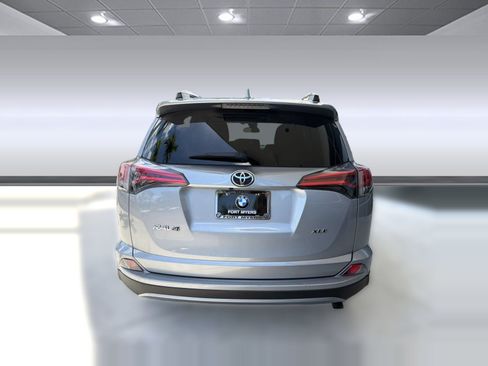 Used 2018 Toyota RAV4 XLE FWD image 10