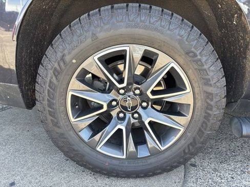 Used 2024 Chevrolet Tahoe Z71 w/ Z71 Off-Road Package image 12