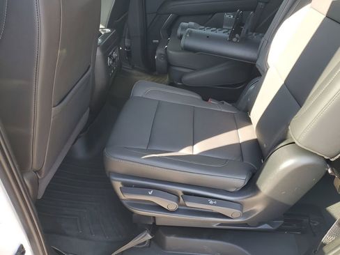 Used 2022 Chevrolet Tahoe Z71 w/ Z71 Off-Road Package image 20