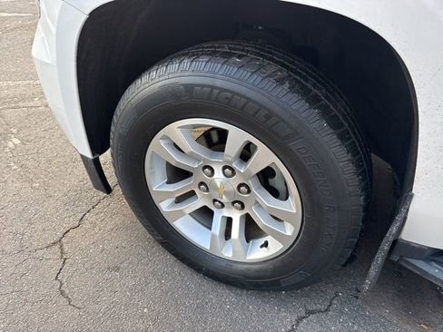 Used 2017 Chevrolet Suburban LT image 5