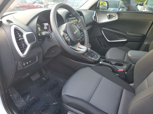 Used 2025 Kia Soul LX w/ LX Technology Package image 17