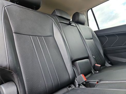 Used 2022 Volkswagen Tiguan SE image 17