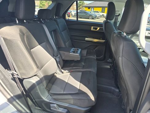 Used 2023 Ford Explorer XLT image 15
