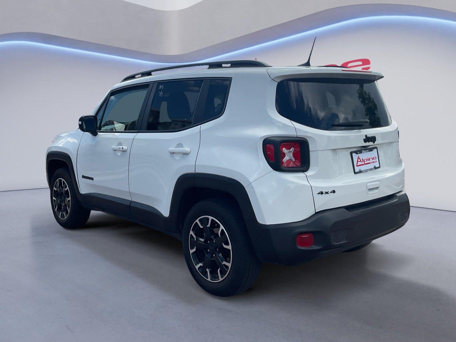 Used 2023 Jeep Renegade Latitude AWD/4WD image 3